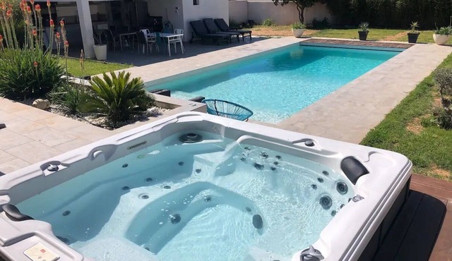 Villa Pool Jacuzzi Pool House Petanque Provence all comfort