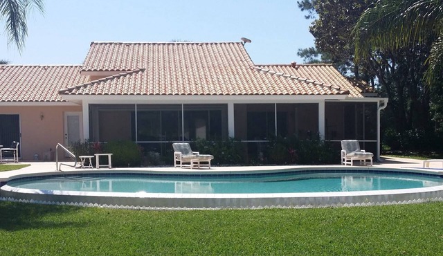 Villa pool on lake waterski school and golf near Orlando