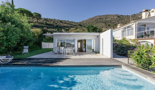 Villa 'Port' with Sea View, Private Pool and Wi-Fi