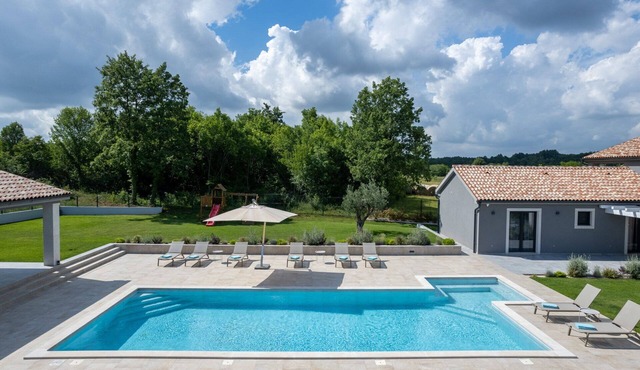 Villa Porta Aurea with Pool
