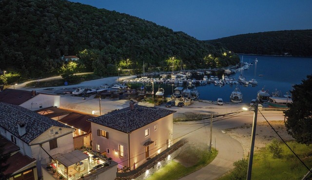 Villa Porto in a quiet location with sea views.