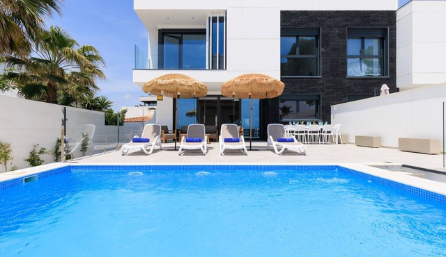 VILLA PORTOFINO Luxury beachfront house in Cambrils with private pool.
