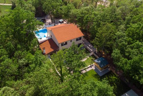 VILLA PORTUM - Heated Pool, Jacuzzi, Sauna, Playground - FAMILY ONLY