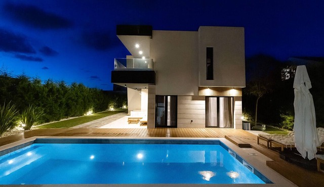 Villa Positiva with heated pool