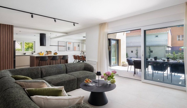 Villa Prima Lux - Four Bedroom Villa with Pool