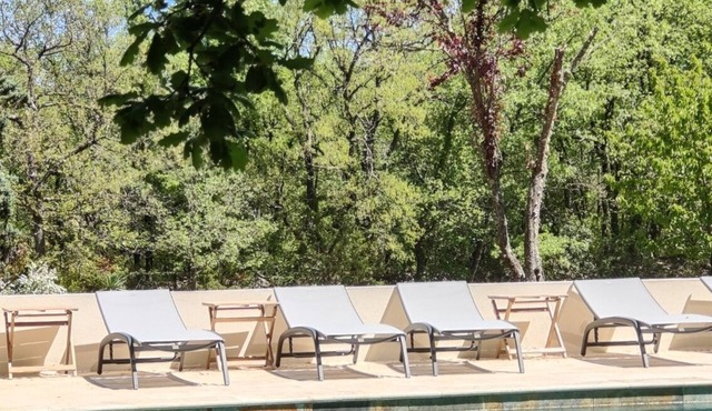 Villa Privée, Entièrement Rénovée en Provence Verte, Avec un Hectare de Terrain