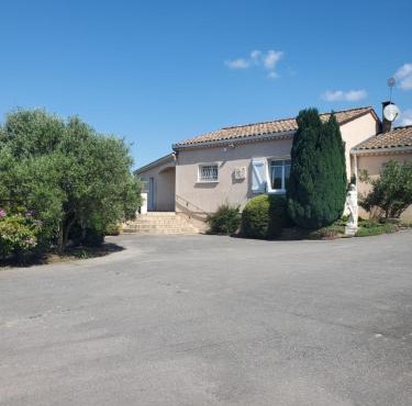 Villa privée au calme avec gand jardin et terrasse
