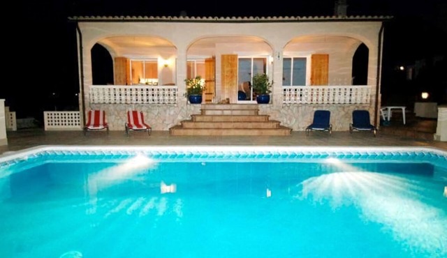 Villa & private swimming pool, 20 min from beach