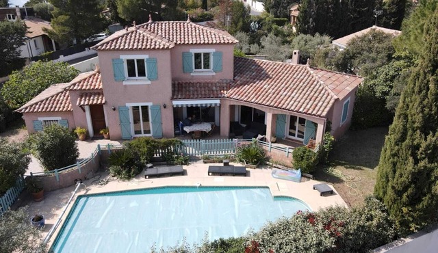 VILLA PRIVATE POOL + 6PERS Cournonterral. 15kms from Montpellier and the beach