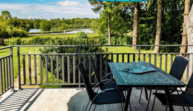 Villa Proche Briare, au Bord du Canal, en Pleine Nature