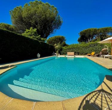 Villa provençale, Golfe Saint Tropez, Climatisée 12 pers, 4 suites, Piscine chauffée, Hammam, Spa, Billard, Pétanque, Wifi professionnel haut débit