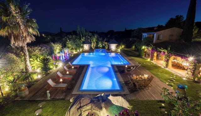 Villa Provençale with Exceptional 25m Mirror Pool - 6 to 7 Pers.