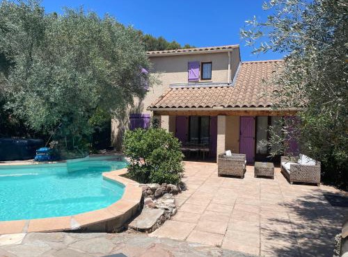 VILLA PROVENCALE AVEC PISCINE et SPA in Solliès-Pont
