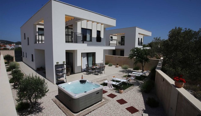 Villa Punta Sol Murter I Hot tub and sea view