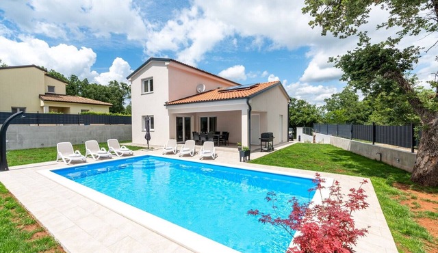 Villa Putina with private pool and garden