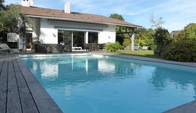 Villa Pyla 10 pers. in the pines with pool and garden