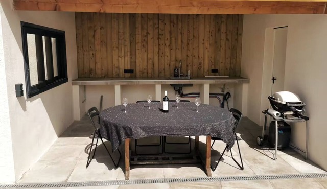 Villa quiet swimming pool near the sea small cinema room