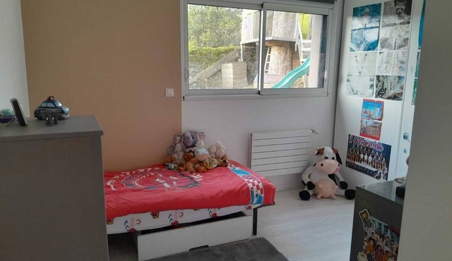 Villa Récente Avec Jardin. Idéale Pour les Familles