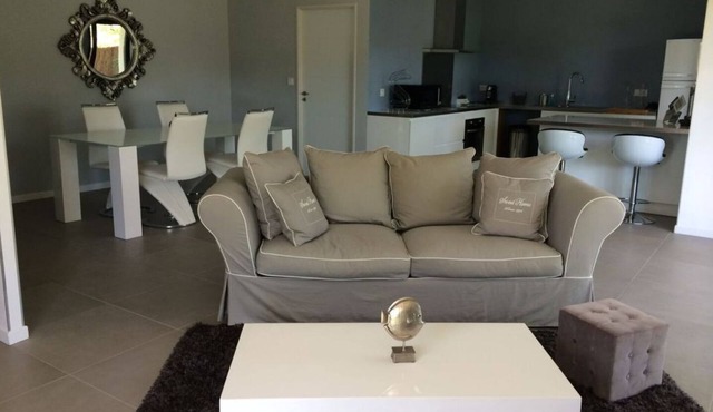 Villa Récente en Bord de Garonne, sur la Route des Vins et des Plages