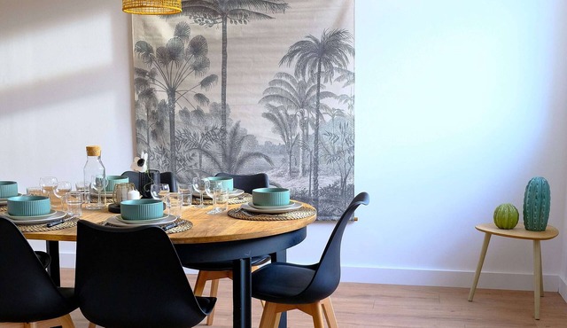 Villa Récente Proche Tram, Commerces, Rocade et Gare Avec Jardin et Garage