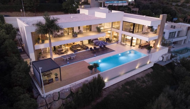 Villa Rabella - 5BR Luxury Amenities Seaviews