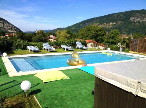Villa raffinée à Foix – Piscine et Jacuzzi