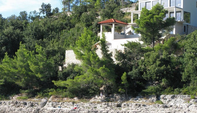 Villa Rasoha, right by the sea, a beautiful beach bay, peace, privacynn