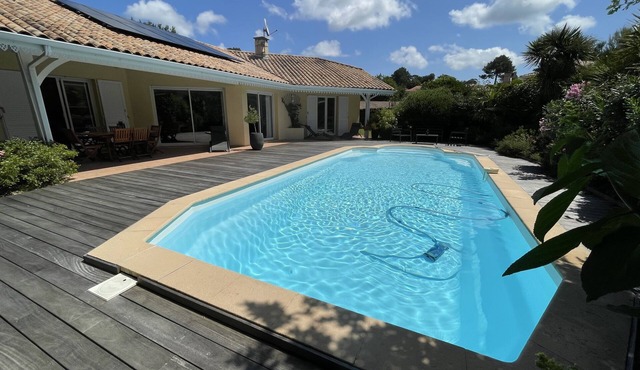 Villa rated 4 stars swimming pool, very quiet area, 6 mn from Dune Pilat and beach