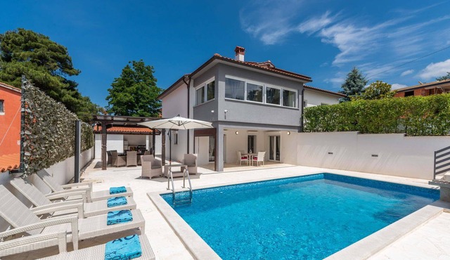 Villa Ravello with Pool