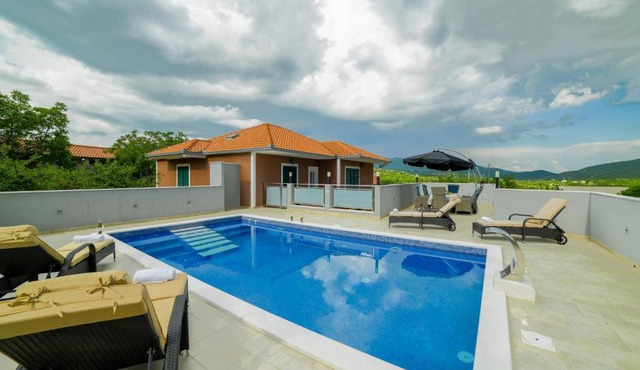 VILLA REBECCA, Muć - Split