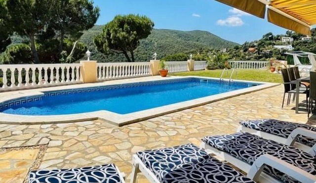 Villa Reina by Costabravaway