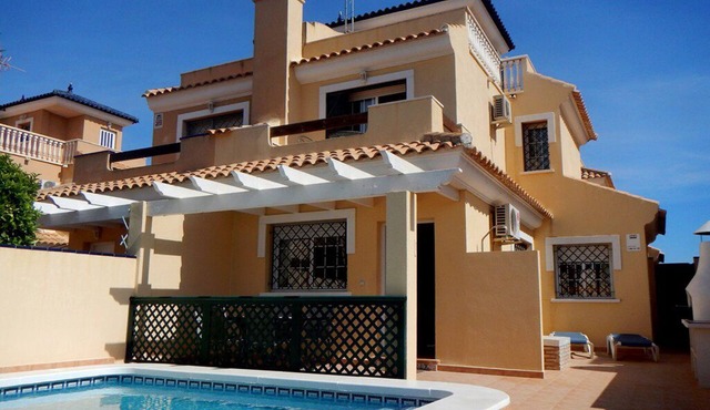 Villa Relax with private pool on the beach