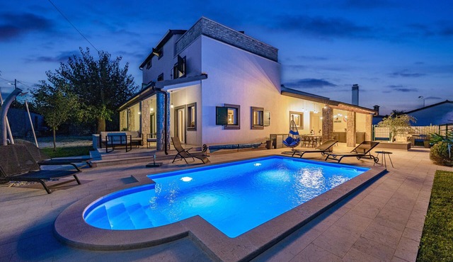 Villa Renata for 11 people with private heated pool & pet friendly
