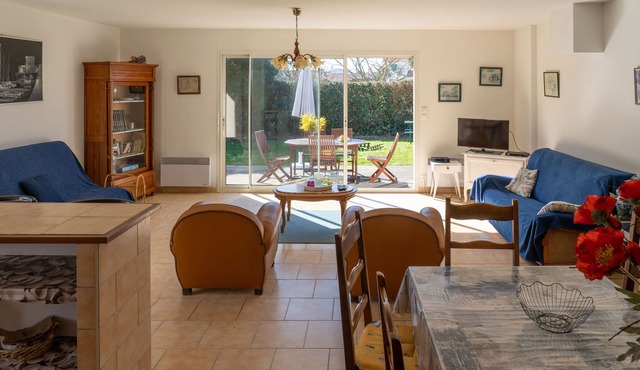 Villa rental 8 persons with garden, 380 m from the sea