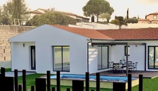 Villa ‘Residence Le Petit Duc’- with 4 double bedrooms, heated pool and AC.