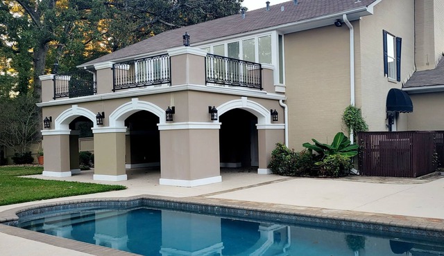 Villa resort getaway, Hot tub, golf cart, game room, movie theater, pool, 4 acre
