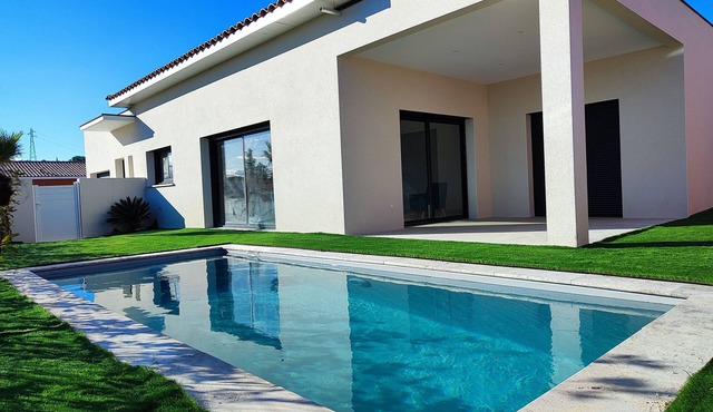 VILLA REVA with swimming pool, between land and sea