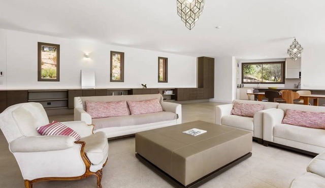 Villa 'Rez De Valeriane' with Shared Garden and Wi-Fi