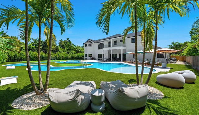 Villa Rio Grande 8BR Lazy River Pool + Pickleball
