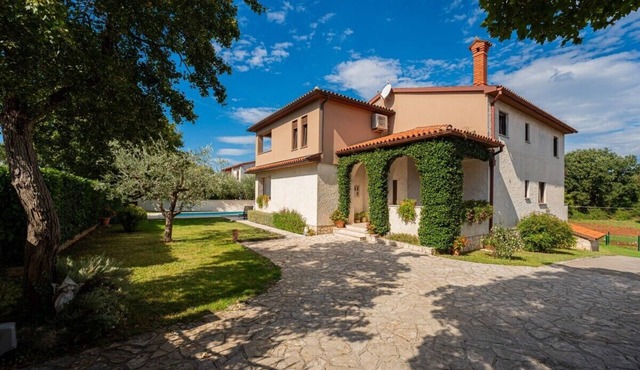 Villa Rita in Pinezići - Haus für 5 Personen