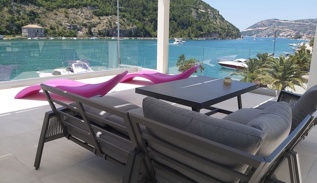Villa Riva - Five Bedroom Villa with Terrace and Sea View
