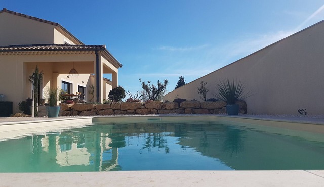 Villa Roc'Angel with swimming pool for 8 near Chateauneuf du Pape and Avignon