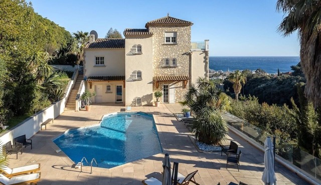 Villa Roc d’Azur, Heated Pool all year & Jacuzzi
