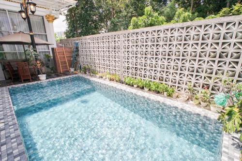 Villa Roemah Restoe Kolam Renang Private