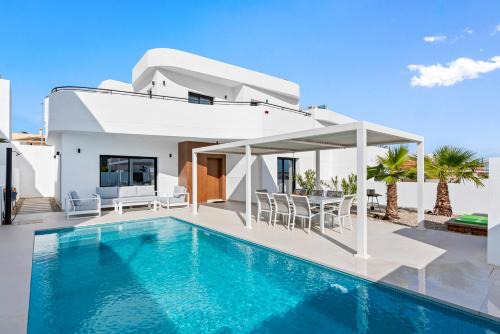 Villa Rojales 6-8 person