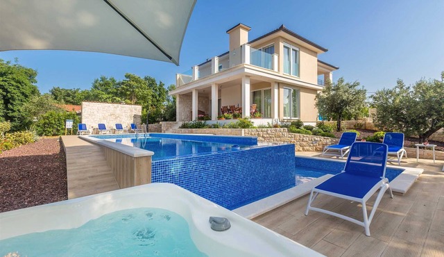Villa Roko with pool and jacuzzi