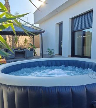 Villa romántica en Murcia con jacuzzi privado y total privacidad solo adultos