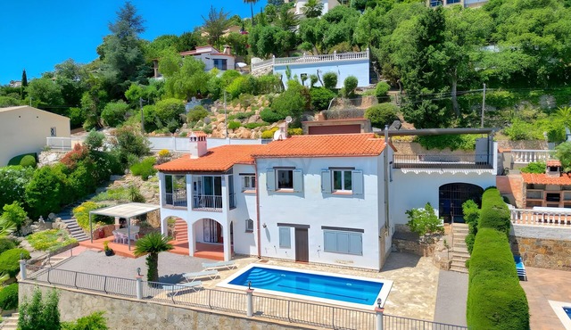 Villa Romantica – An Unbeatable Setting Where the Sea Takes Center Stage