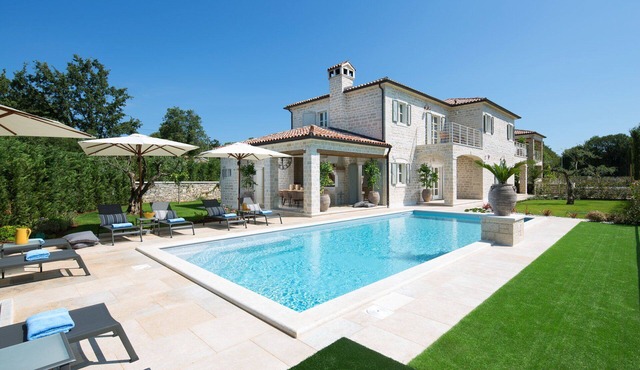 Villa Romanza with Pool