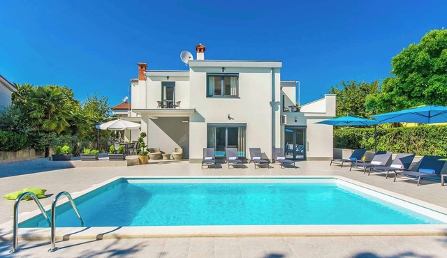 Villa Romi - Four Bedroom Villa, Sleeps 9